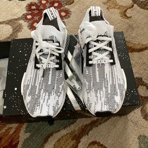 🖤🤍 LIMITED ADIDAS NMD R1 STORM TROOPER 🤍🖤